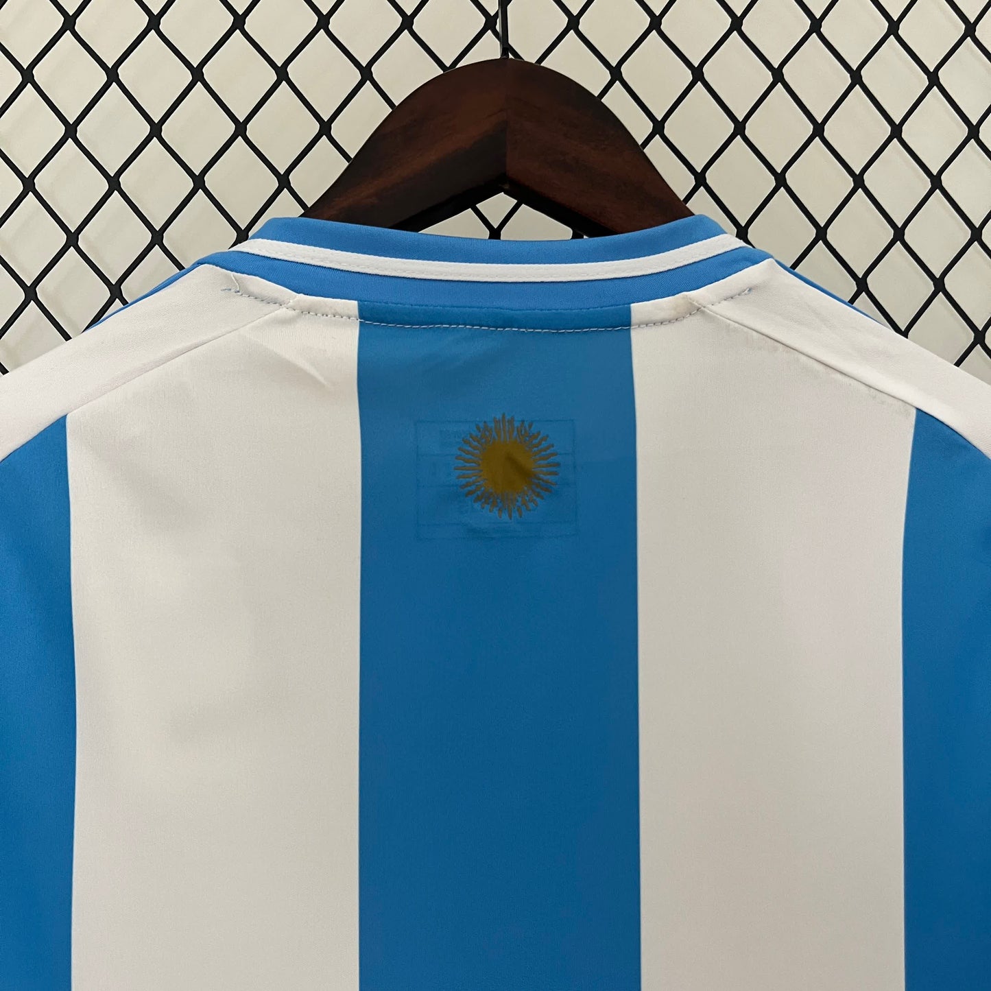 CAMISOLA DA SELEÇÃO DA ARGENTINA 24/25 AZUL E BRANCO
