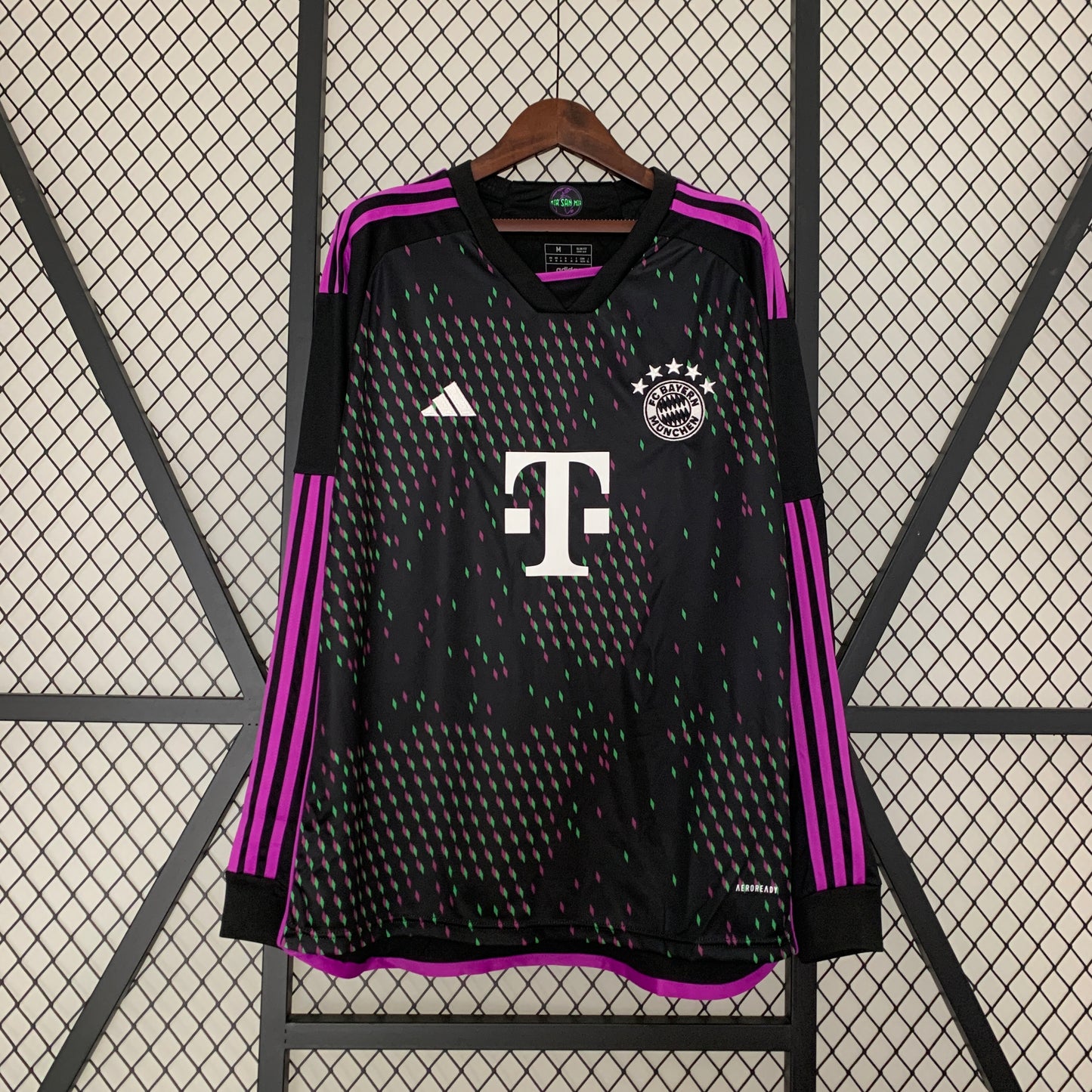 CAMISOLA MANGA LONGA DO BAYERN DE MUNIQUE 24/25 PRETO