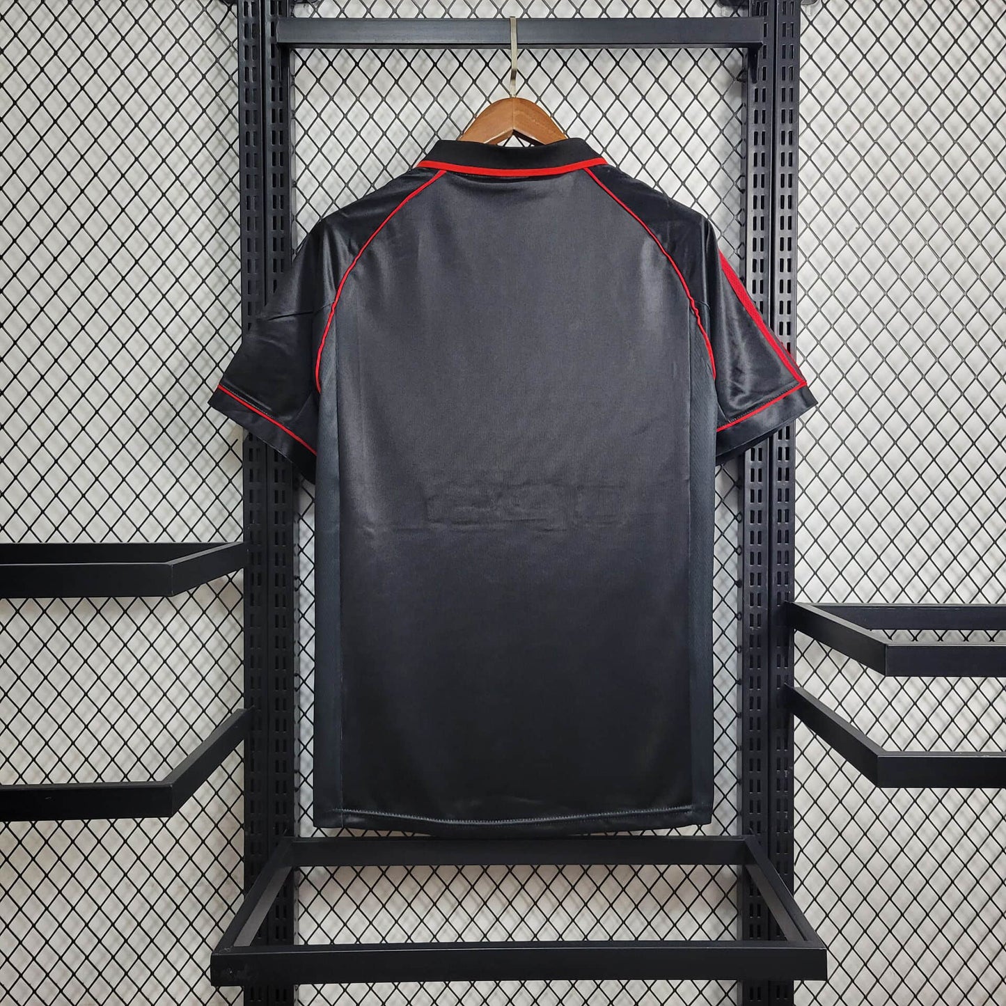 CAMISA RETRÔ DO MILAN 98/99 PRETO E VERMELHO