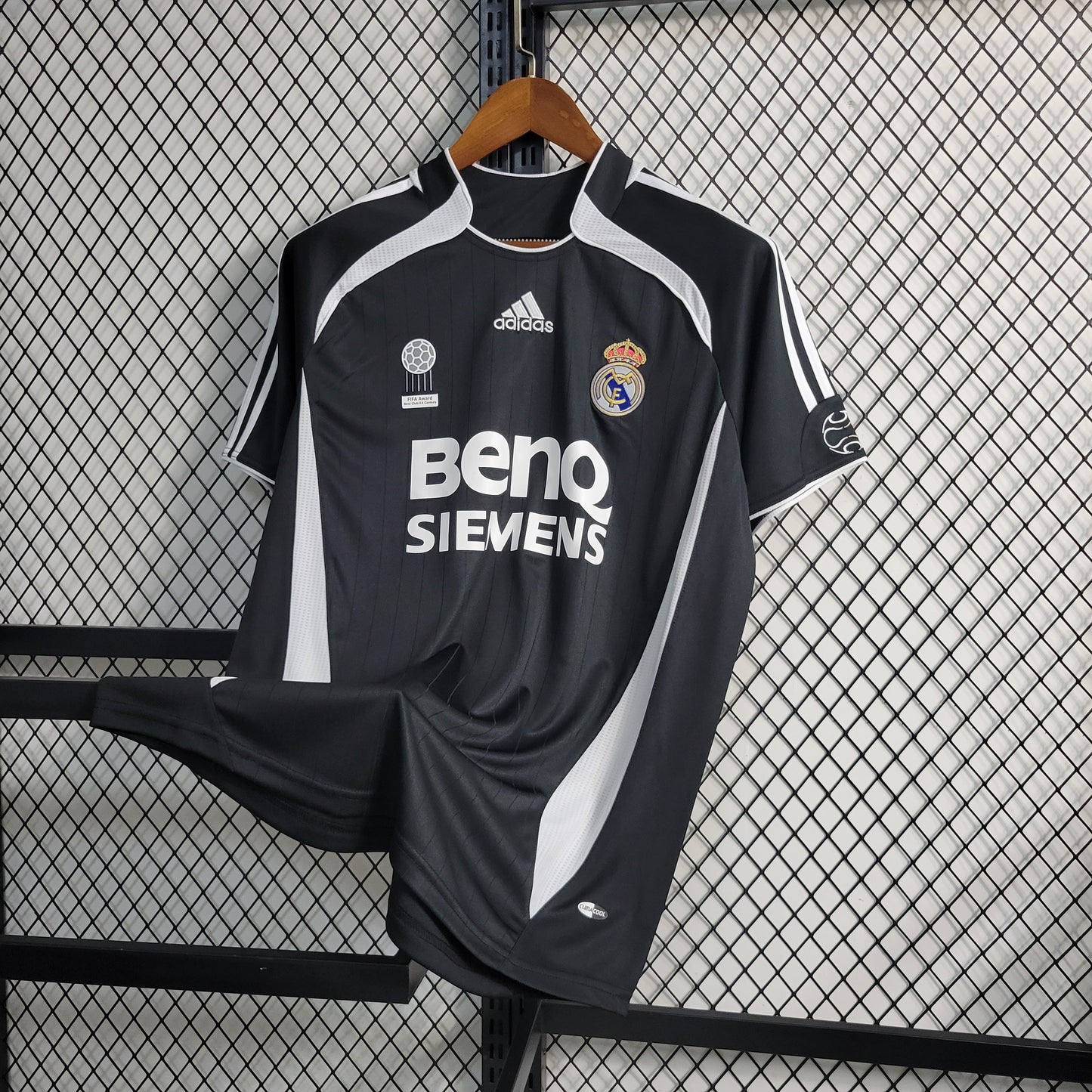 CAMISA RETRÔ DO REAL MADRID 06/07 PRETO