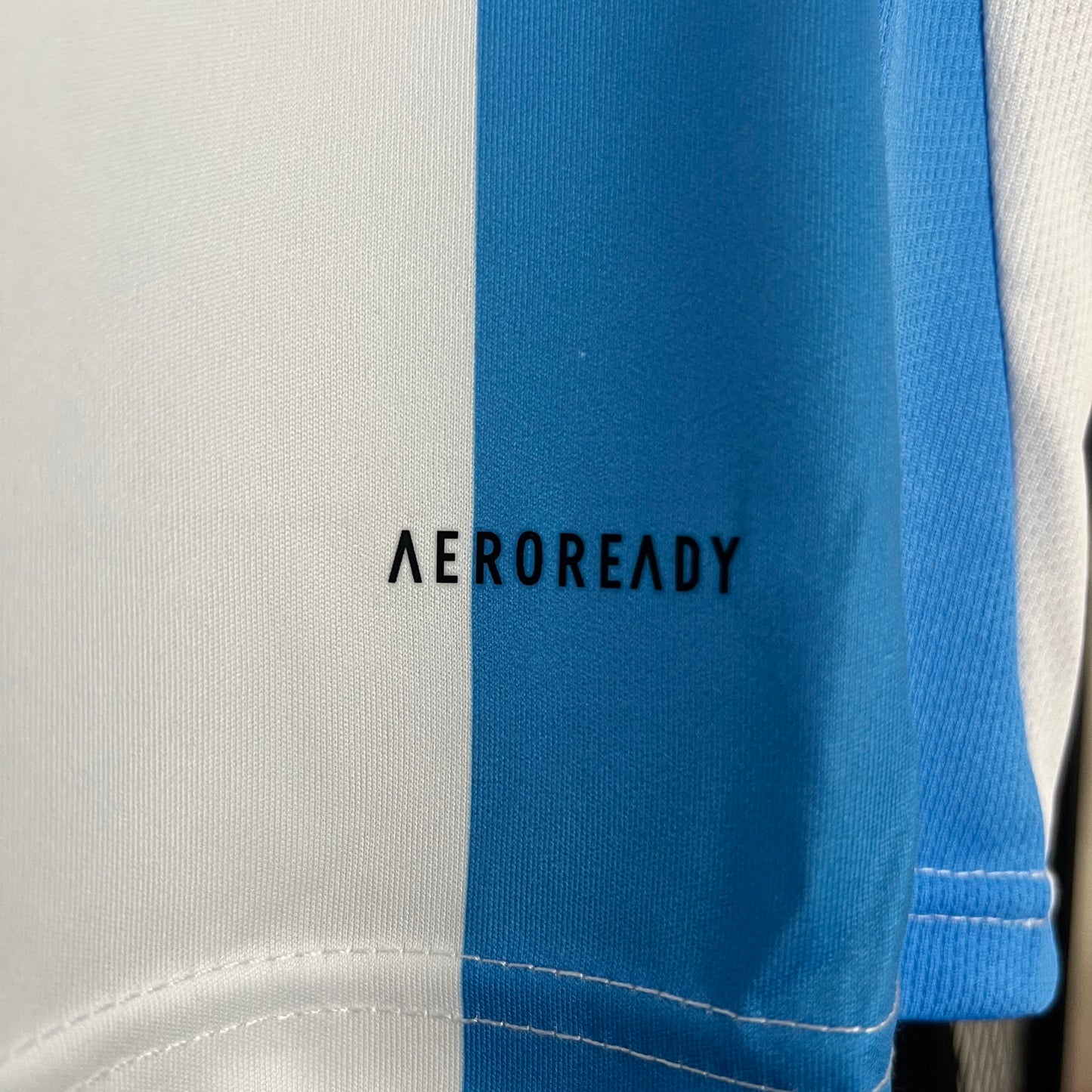 CAMISOLA DA SELEÇÃO DA ARGENTINA 24/25 AZUL E BRANCO